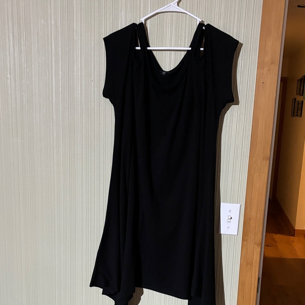 Torrid Elegant Black Asymmetrical Cold Shoulder D… - image 1